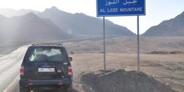أين يقع جبل اللوز