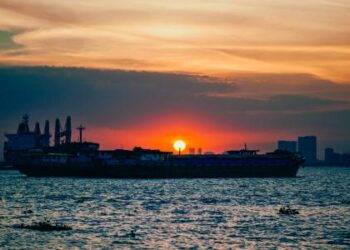 الفرق بين المحيط والبحر